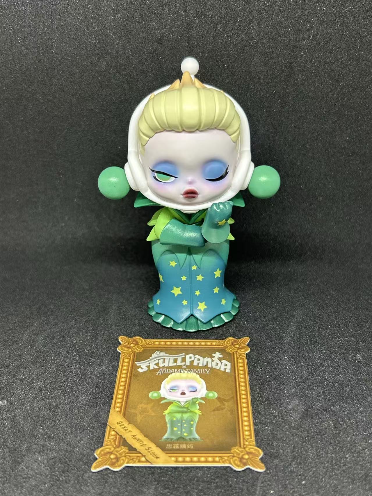 Great Auntie Sloom - Skullpanda Addams Family - POP MART