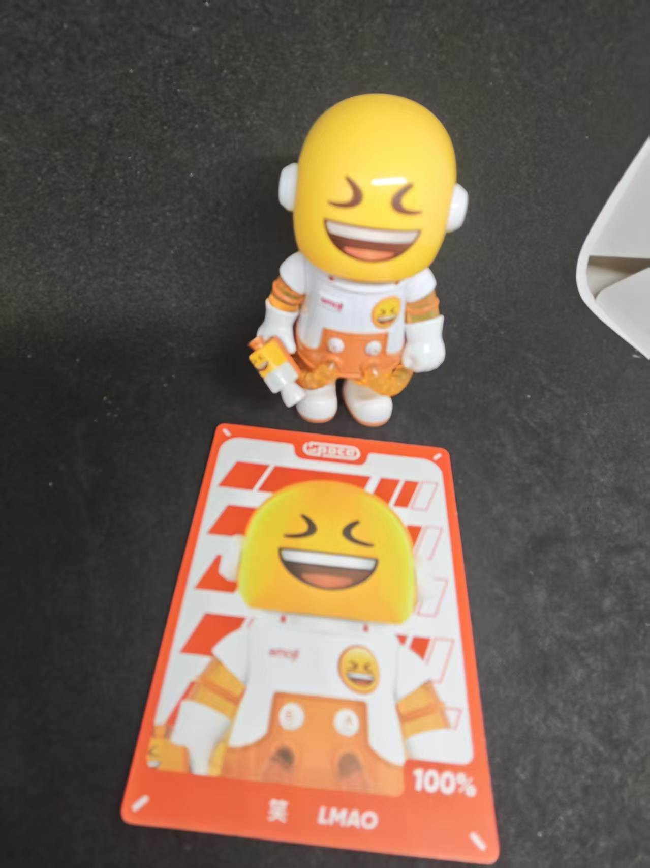 LMAO - Space Molly 100% × Emoji Series - POP MART
