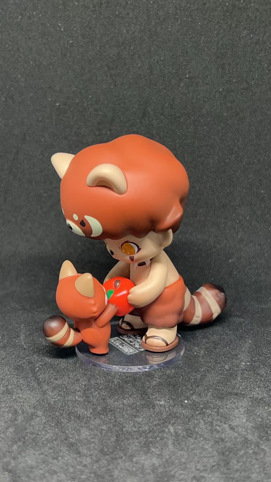 Red Panda with Apple - Dimoo Animal Kingdom- POP MART