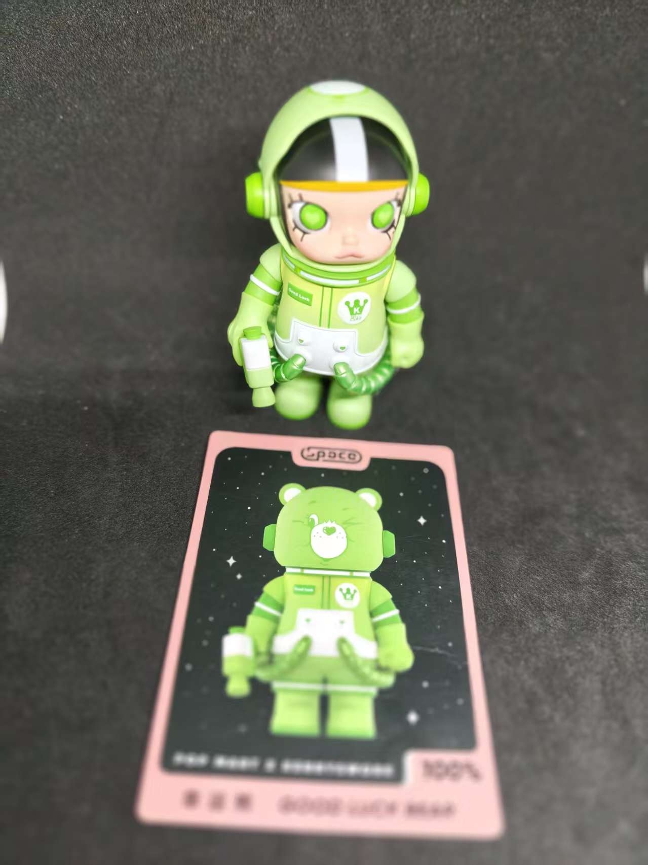 Good Luck Bear - Mega Space Molly 100% Series -  POP MART