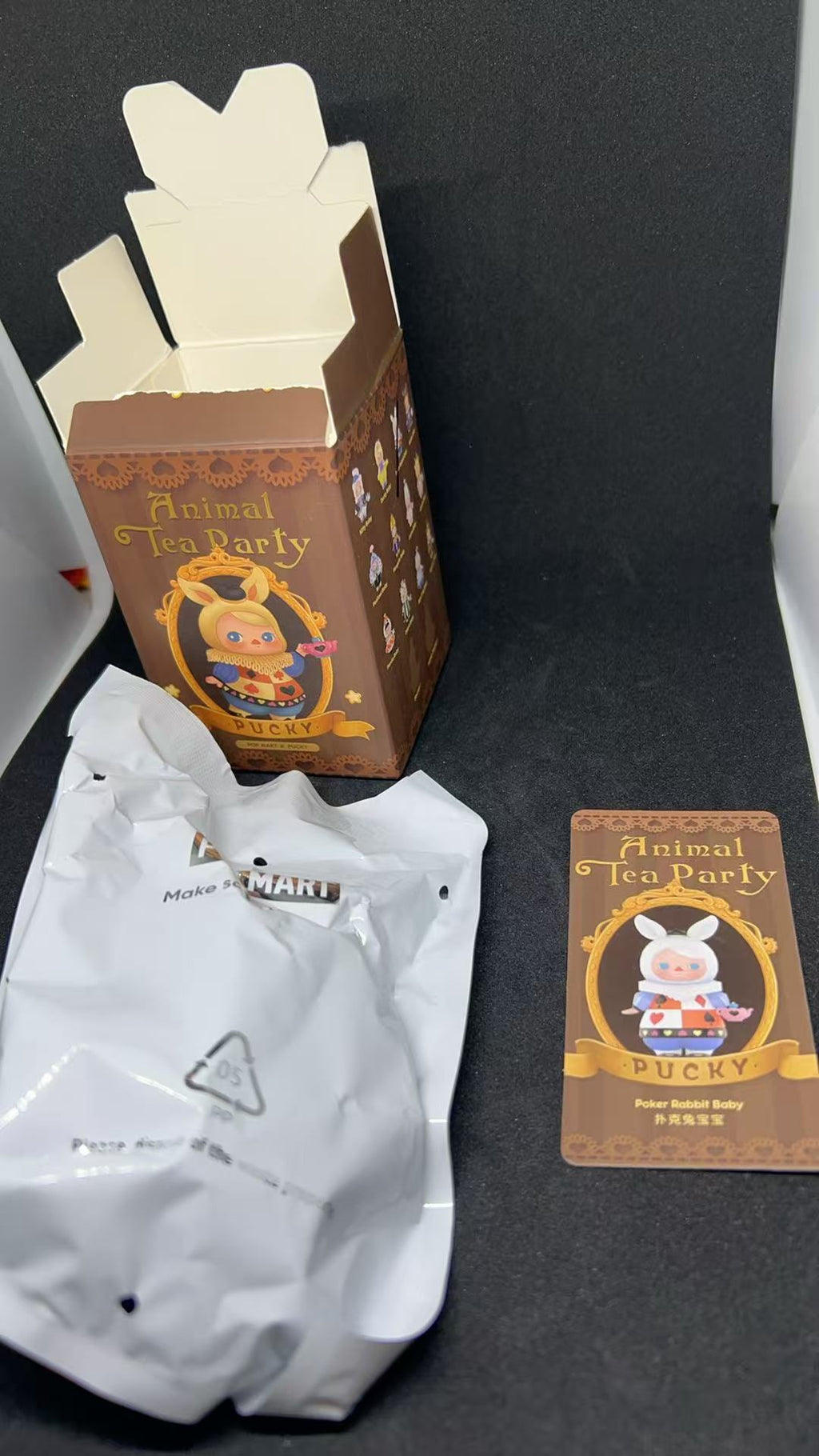 Poker Rabbit Baby - Animal Tea Party - Pucky - Pop Mart