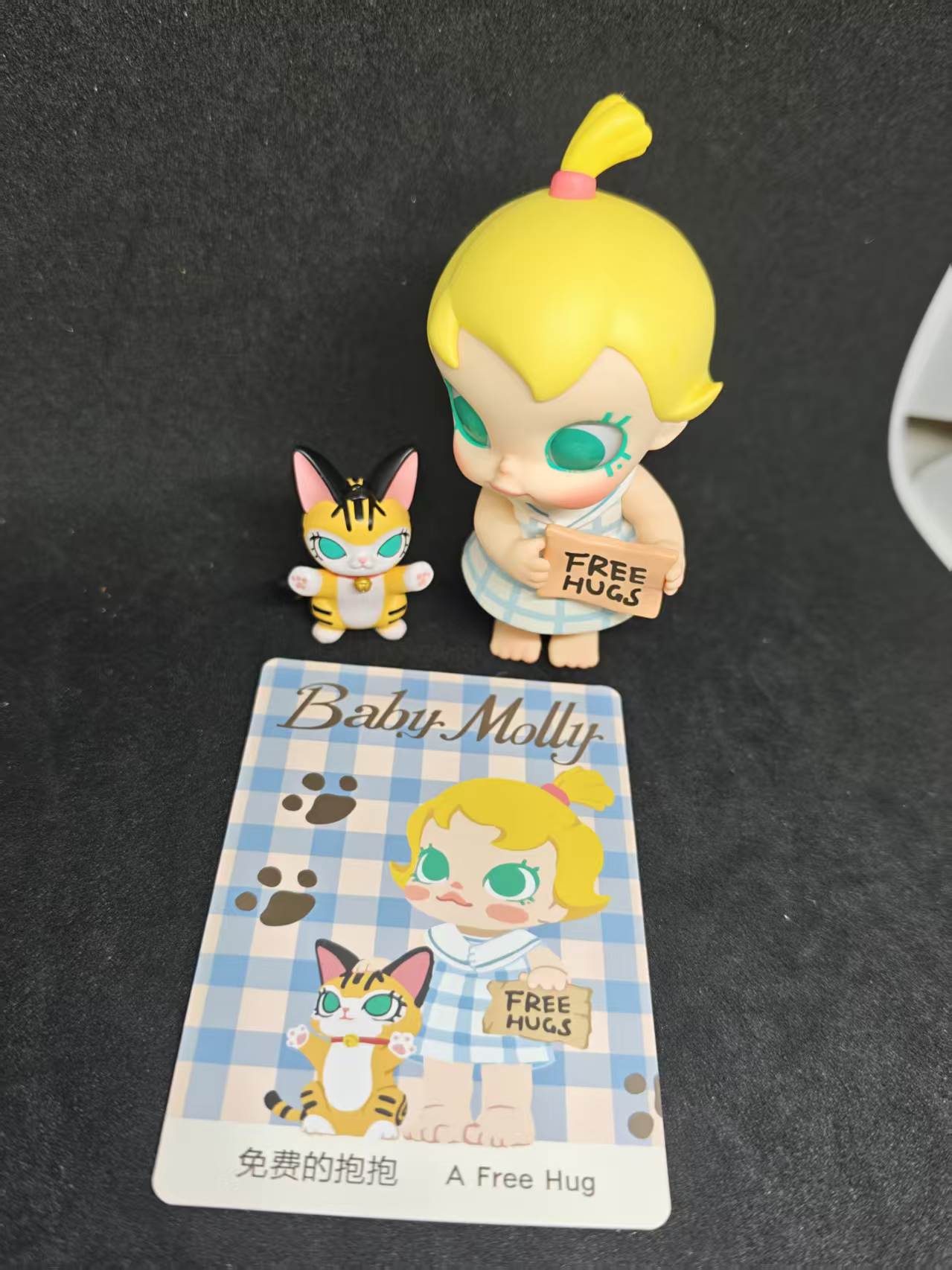 A Free Hug - Baby Molly My Huggable Discovery Series - POP MART